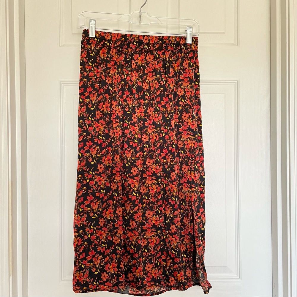 GAP Black Red Floral Split-Side Midi Skirt – Size SP